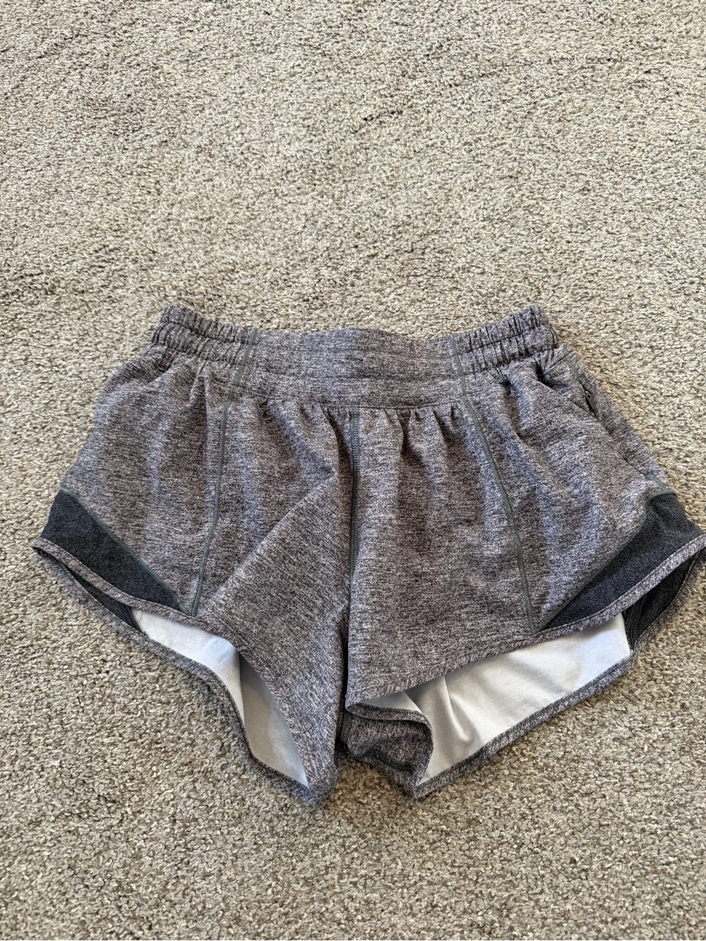 Lululemon HOTTY HOT LOW-RISE LINED SHORT 2.5"